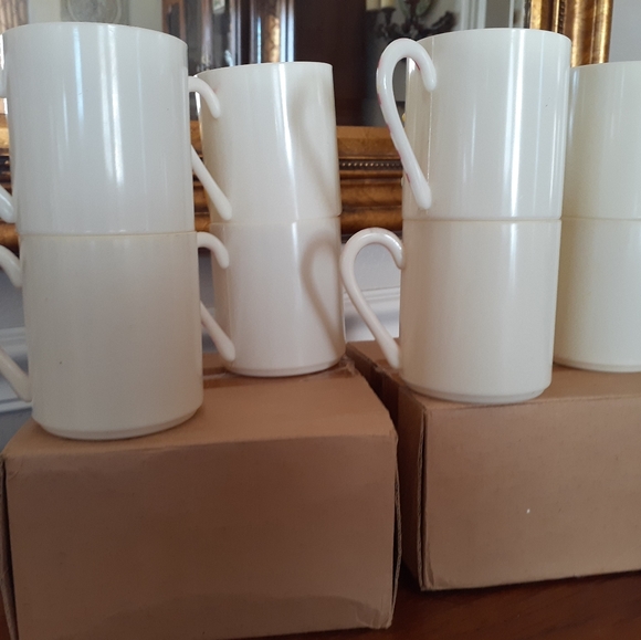Vintage 1985 sterling house Children's plastic Christmas cups - Picture 2 of 4